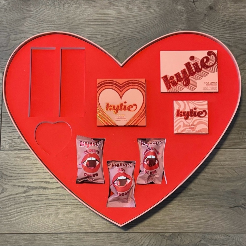 Kylie Cosmetics Valentine’s PR Box - Picture 2 of 3